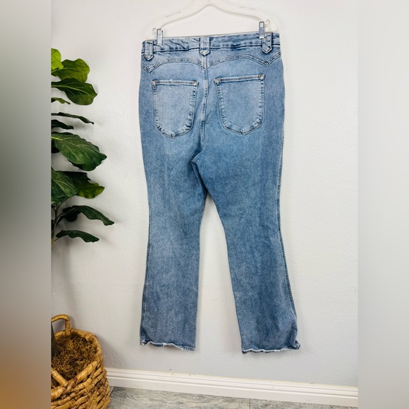 Good American Good Curve Bootcut Jeans Indigo380-18 - Picture 7 of 9
